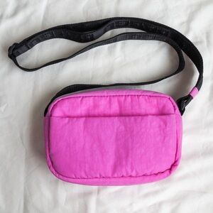 BAGGU Camera Crossbody bag in Extra Pink